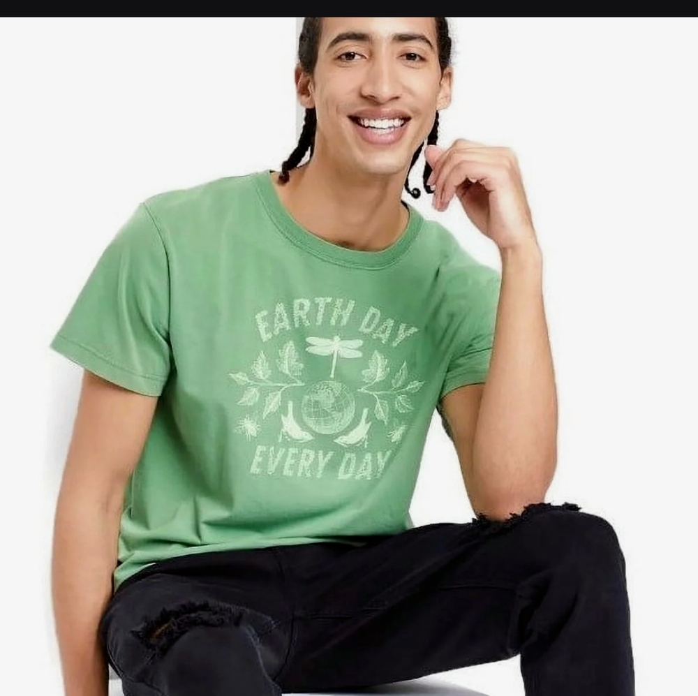 Earth day Every Day l  Graphic Tee. S